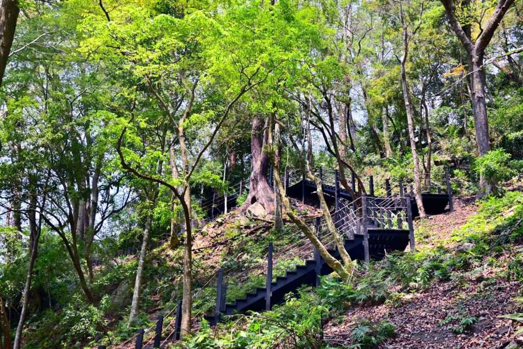 「雪山坑環線步道」興建步道總長達1.2公里，將沿著桃山部落雪山坑地區泰雅族人既有狩獵獵徑施作。