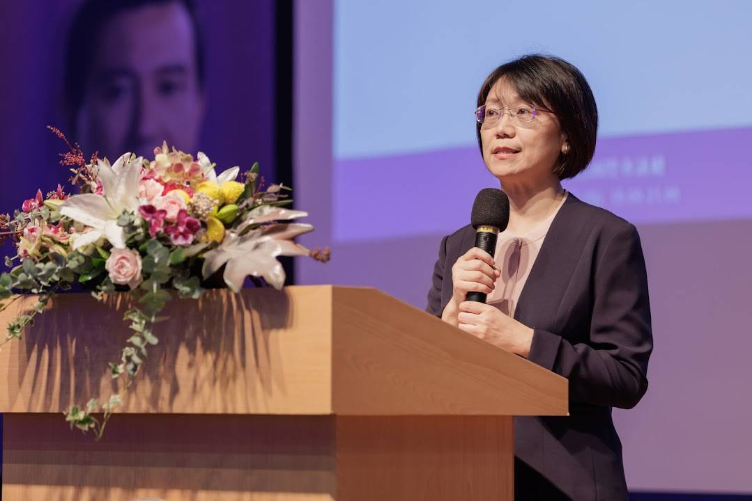 翁曉玲再批曹興誠親中舔共 陳玉珍妙回:應稱「中共同床人」 236 翁曉玲臉書