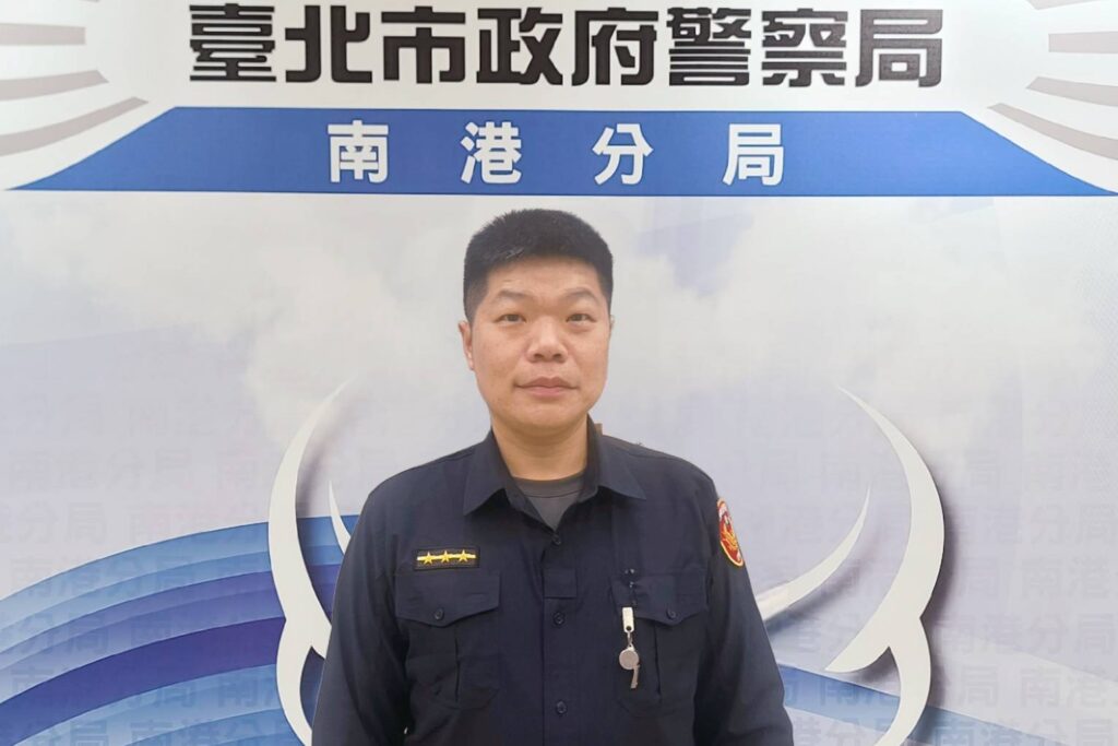 來臺旅遊掉手機急奔派出所求助  警靠鷹眼迅速助尋回