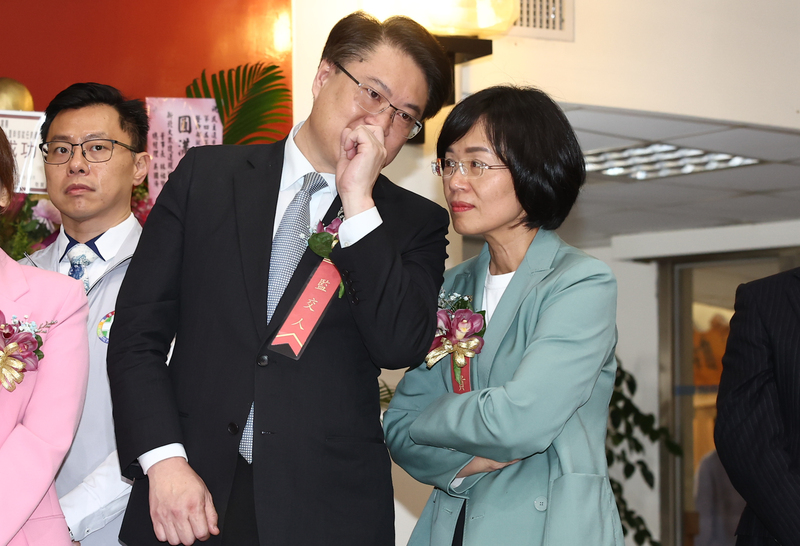 新北市議會民進黨團第4屆第3任黨團幹部交接典禮4日在新北市議會舉行,2026縣市長選戰黨內熱門人選民進黨秘書長林右昌與民進黨立委蘇巧慧同場出席。中央社