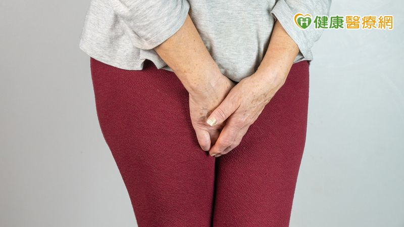 50歲婦午茶喝到一半「還沒到廁所就尿出來」 就醫才知罹膀胱過動症