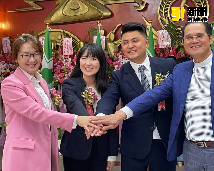 圖／民進黨新北市議會黨團新任總召廖宜琨（右二）、副總召由蘇錦雄（右一）擔任，幹事長為山田摩衣（左二）及書記長顏蔚慈（左一）。（記者陳志仁攝，2025.03.04）