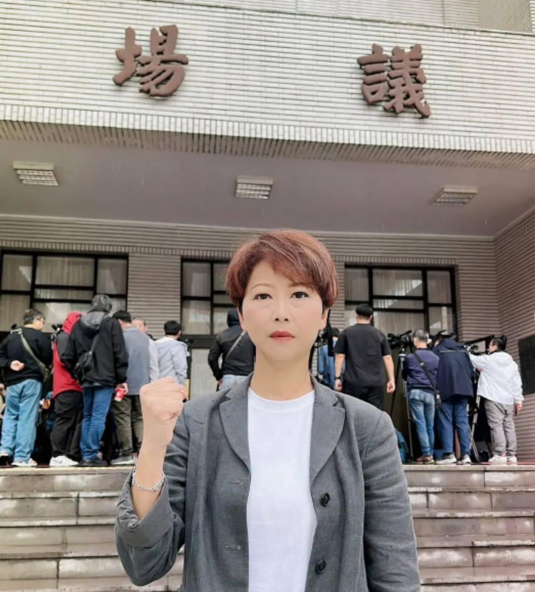 ▲立委陳亭妃收恐嚇簡訊害怕媽媽會受到任何傷害,報警求助保護家人。(圖/記者陳彥霖翻攝)