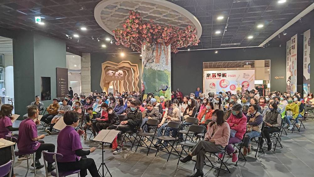 嘉博館之夜於228連續假期的周五夜晚開演，吸引了超過200位觀眾的熱烈參與。（圖/嘉義市政府提供）