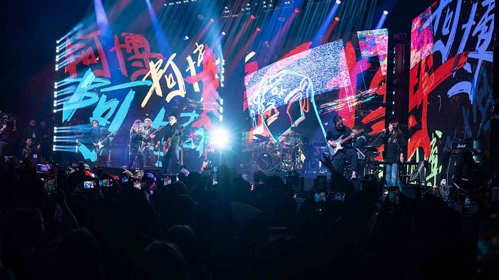 何超在黃貫中演唱阿博二世時驚喜同台合唱