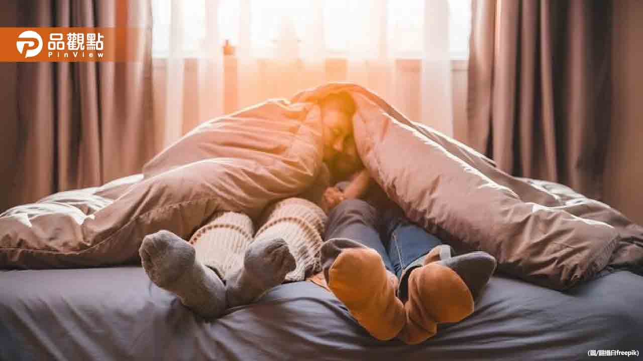 情侶滾床單氣氛正好！女友突然「大唱校歌」 他瞬間冷掉