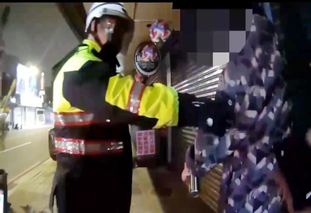 一時貪快橫越馬路 樹林警告發意外查獲通緝犯 245 248250304a03