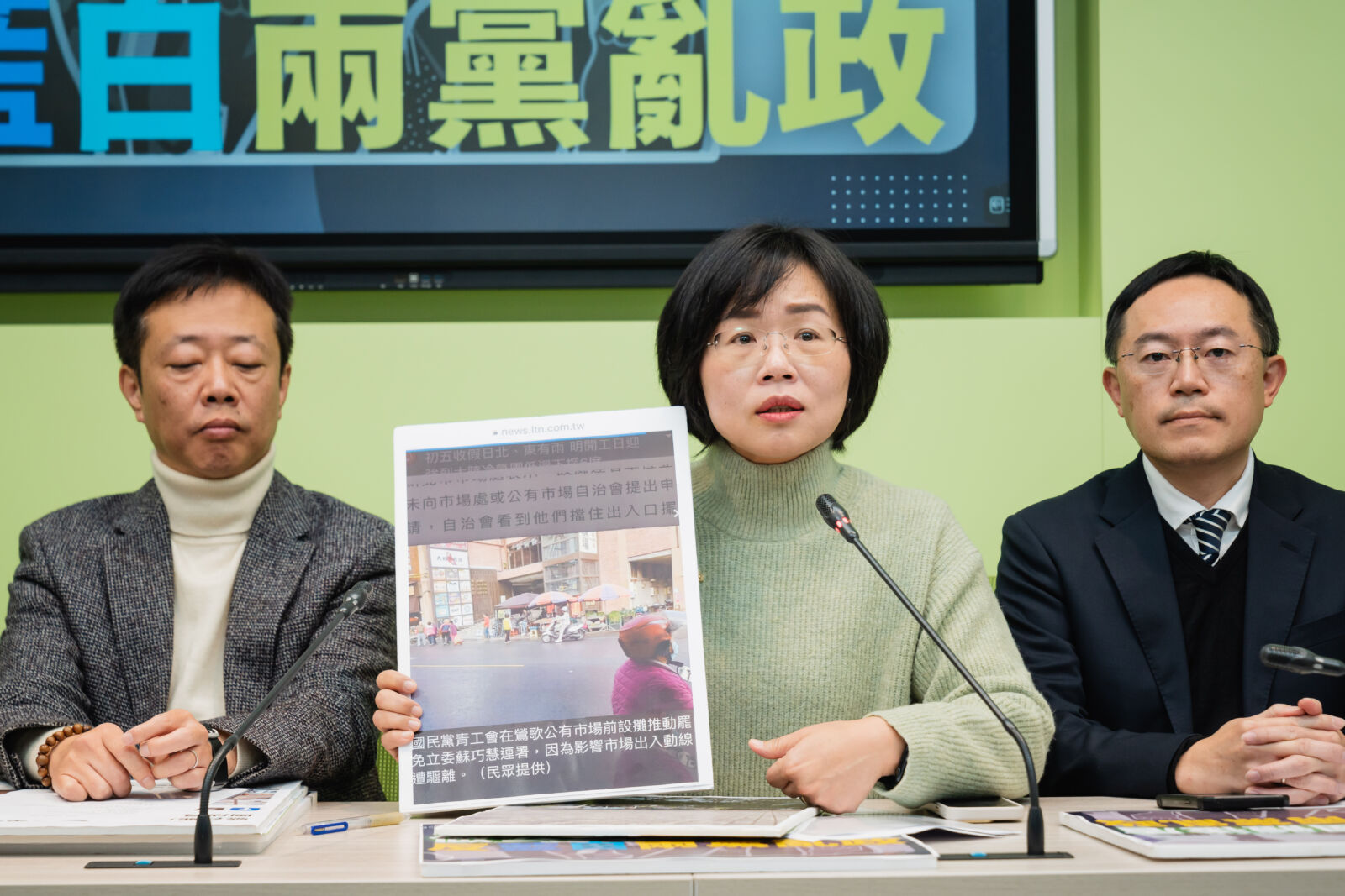 蘇巧慧揭罷免連署造假 爆「死亡名冊」質疑國民黨操弄 242 蘇巧慧揭罷免連署造假 爆「死亡名冊」質疑國民黨操弄 241