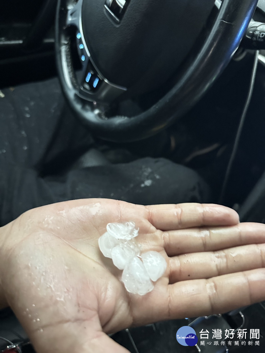 梨山罕見下冰雹,有的如彈珠有的像硬幣大。