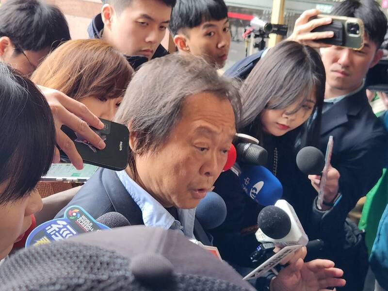民進黨立委王世堅5日說,如果他叛黨、在中常會偷錄音,「那很簡單,我立刻退出政治」。中央社