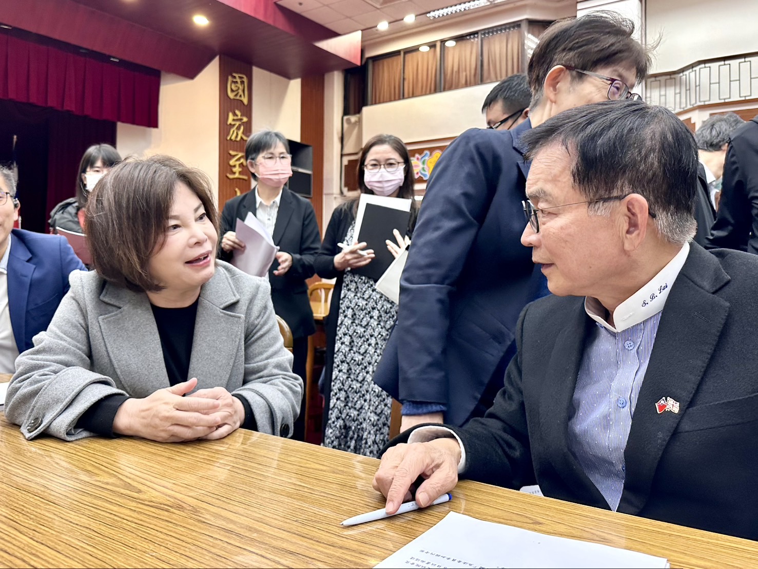 連任財委會召委 賴惠員籲藍白民生法案別打假球 236 連任財委會召委 賴惠員籲藍白民生法案別打假球 235