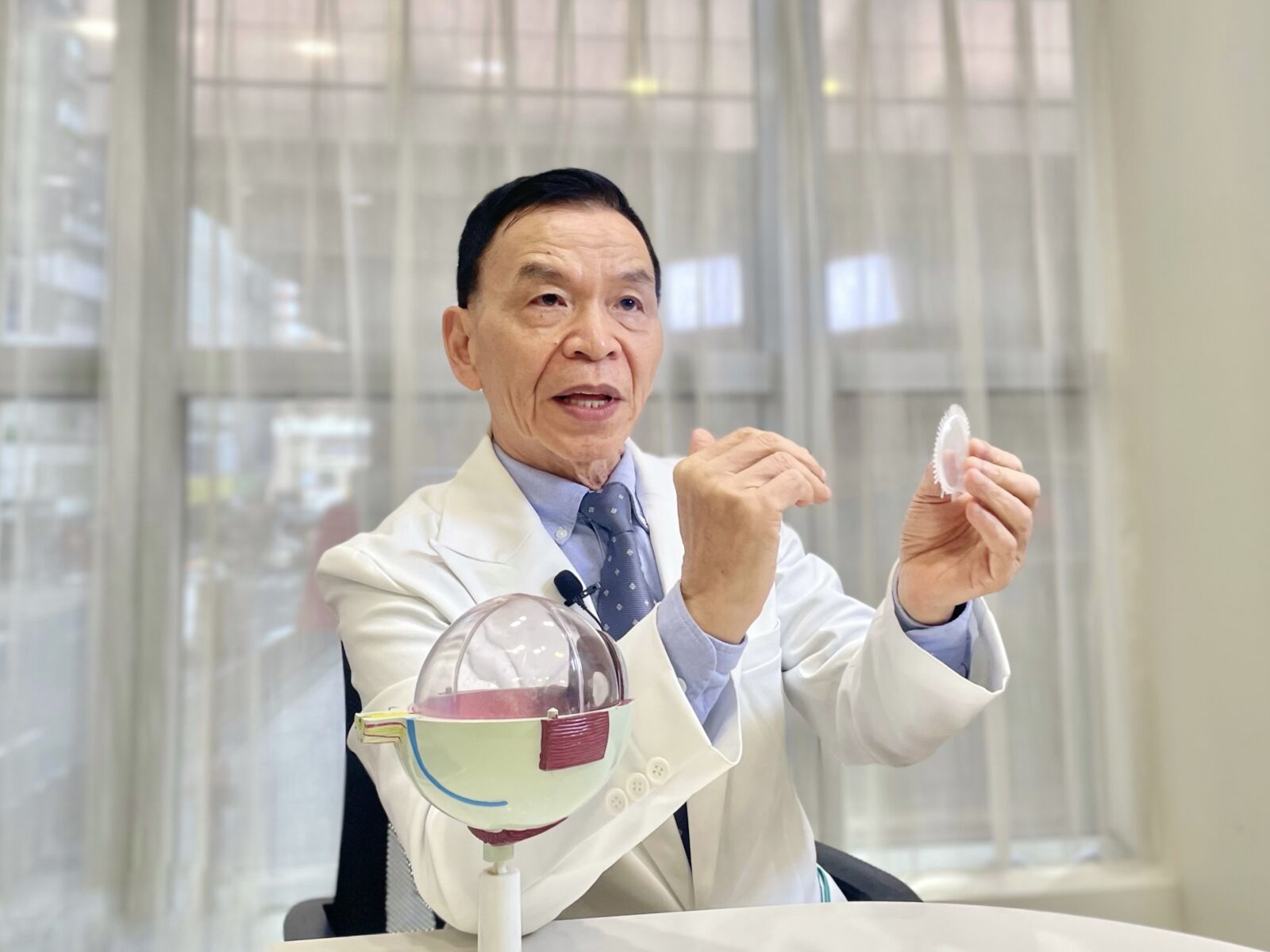 【有影】數位時代老花眼提早報到 SMART無刀不掀瓣近視雷射找回清晰視界 220 CNEWS195250304a01