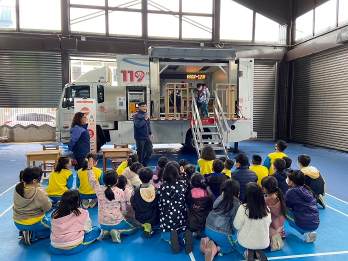 桃消大園分隊舉辦防災宣導 溪海國小學童變身小小消防員 62 S 45613081 0