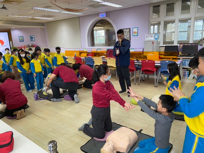 桃消大園分隊舉辦防災宣導 溪海國小學童變身小小消防員 63 S 45613105