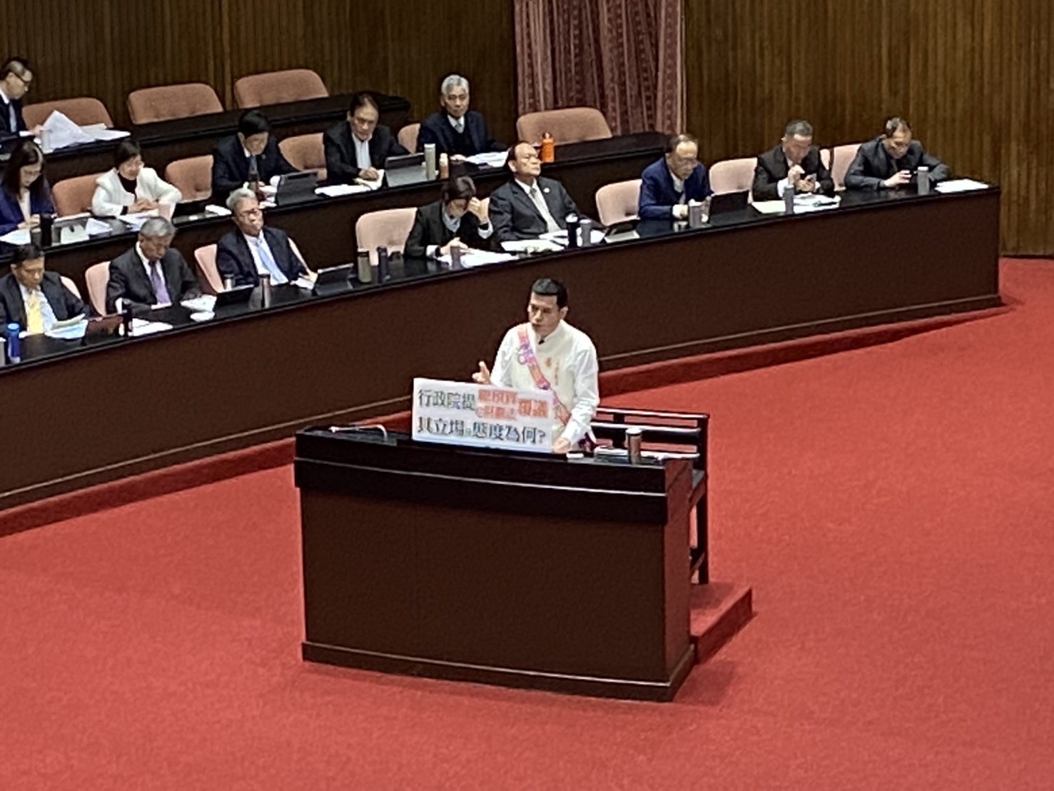 黃仁指出,賴總統提出將國防支出提高到GDP的3%的這個特別預算,實際上是一種向美國的表態。(記者包克明攝)
