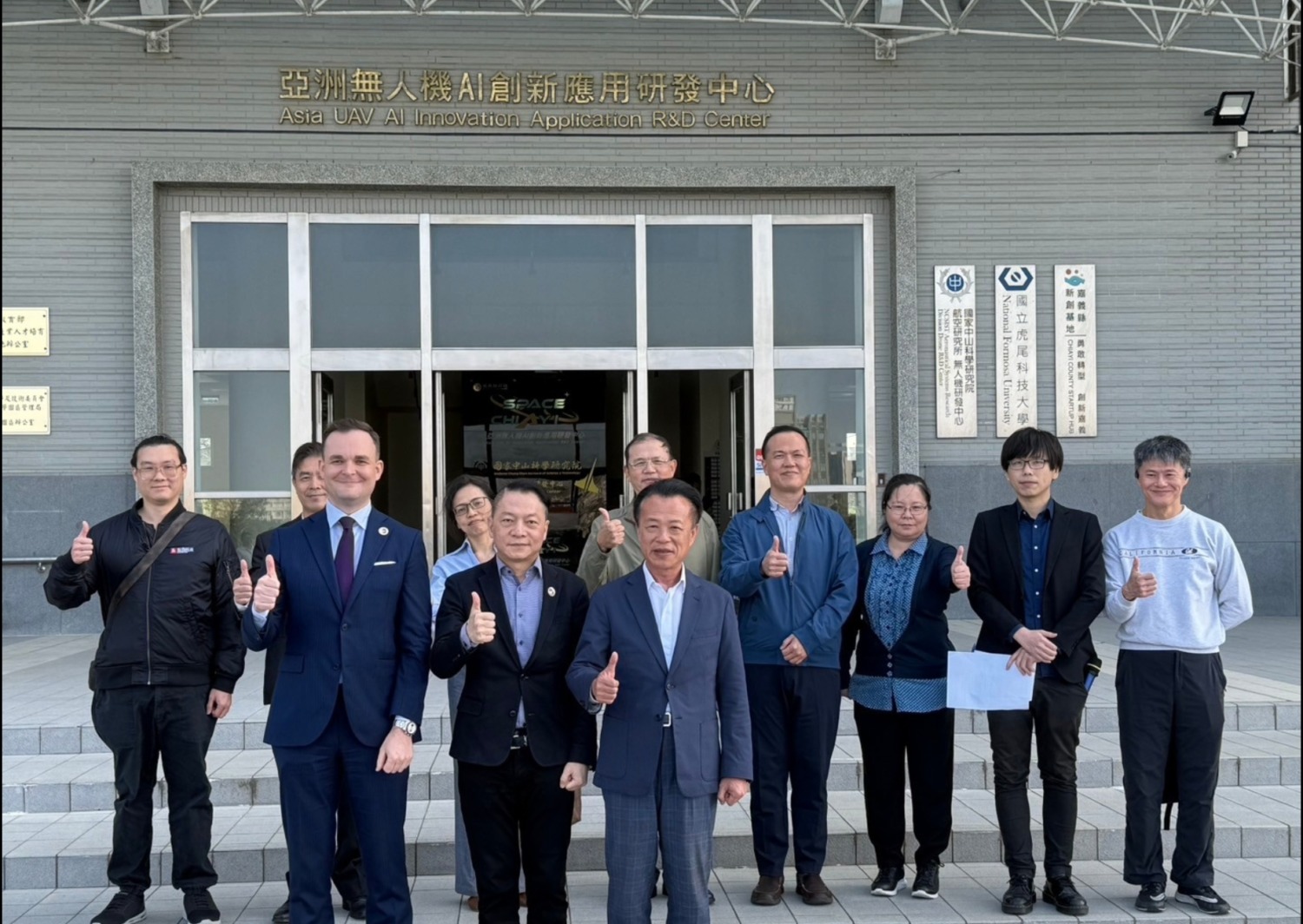 台波商會與嘉義縣長翁章梁(前排右一)合照。(記者 趙靜姸翻攝)