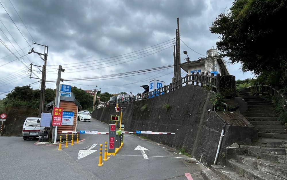 《圖說》九份隔頂平面停車場預計今年4月完工啟用,可提供53格汽車停車位。〈交通局提供〉