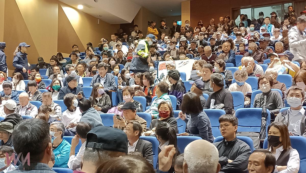 (有影片)/高鐵延伸宜蘭公聽會 環團攜帶標語進場引發支持者不滿 - https://www.watchmedia01.com