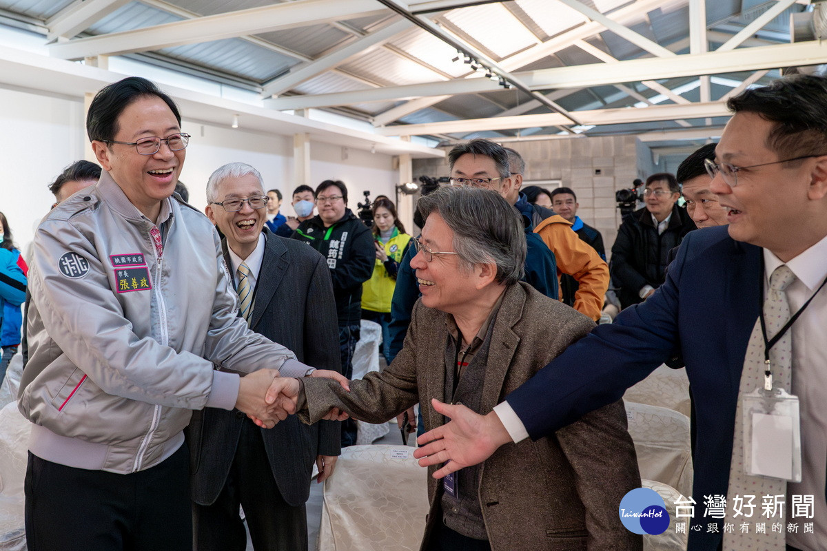 桃園市長張善政出席桃市府住宅發展處10週年展。<br /><br />