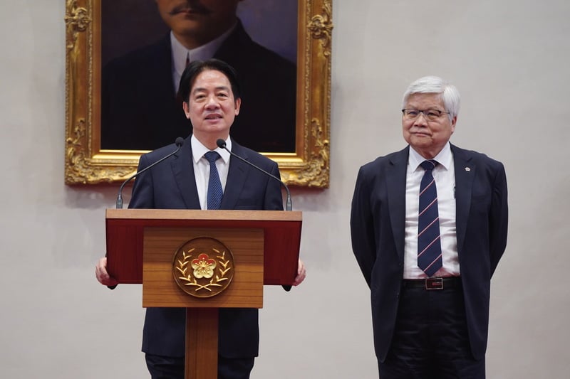 統賴清德(左)6日下午與台積電董事長魏哲家(右)下午共同在總統府舉行記者會,對外說明。