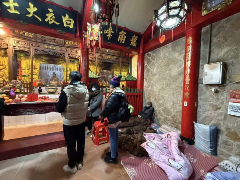 ▲馬祖「北竿擺暝文化祭」壓軸儀式-祈夢，吸引眾多信眾向神明祈夢求好運。（記者蘇彩娥攝）