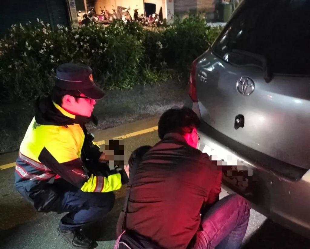 員警當埸依法舉發、扣牌並將自小客車當場移置保管