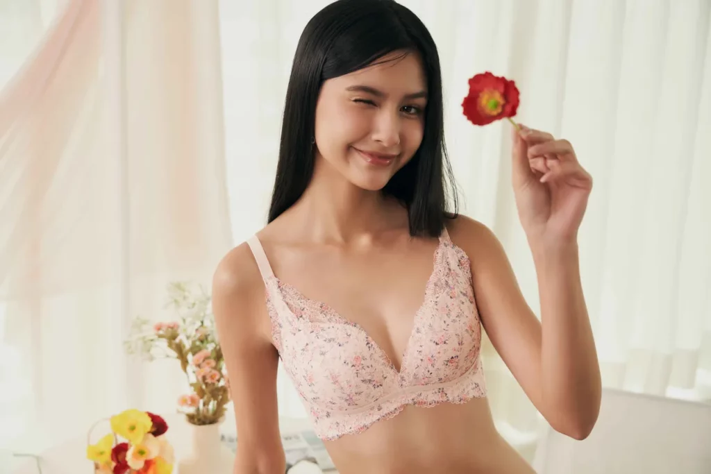 [EASY SHOP]花舞戀波-無鋼圈打造性感集中美胸_甜蜜粉_即日至3月底任選2件1680(原價1180)