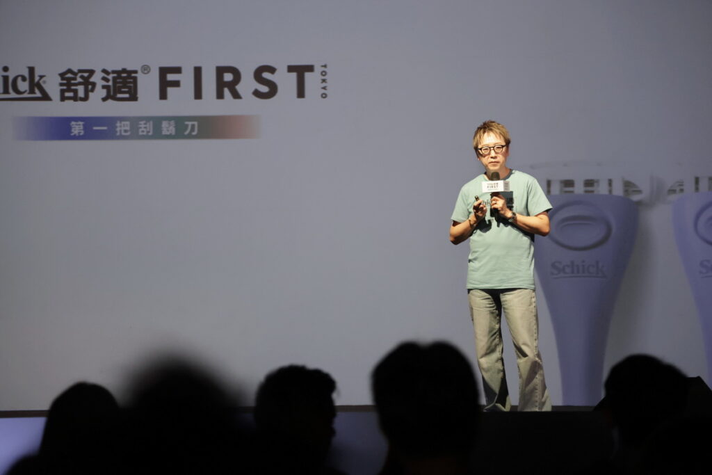 日本市場副總裁後藤秀夫表示「舒適Schick FIRST TOKYO第一把刮鬍刀將透過年輕世代的消費者加入，擴大刮鬍刀的市場，同時也會改變刮鬍市場遊戲規則，一起創造更好的未來！」