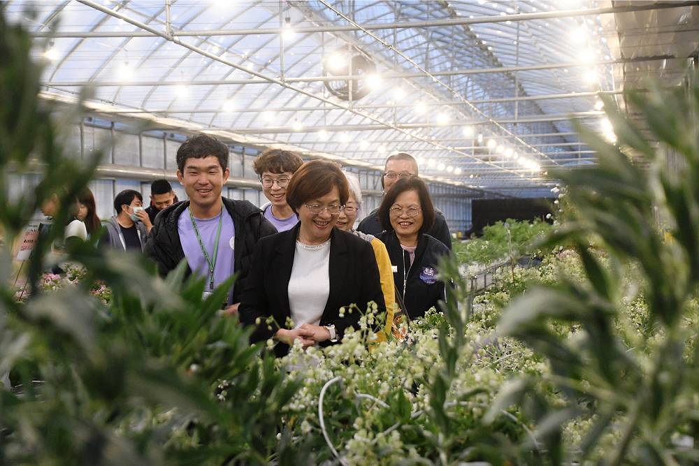 彰化縣挹注千萬助購節能燈泡 王惠美:減輕花農負擔 214 彰化縣挹注千萬助購節能燈泡 王惠美:減輕花農負擔 213