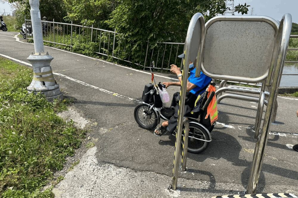 河濱公園P型車阻影響身障通行 監察院糾正新北市府 218 照片來源:新北市政府網站