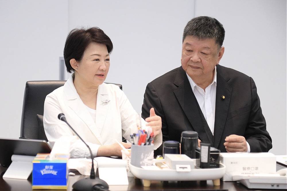 為台中捷運請命　盧秀燕託陳雪生爭預算、何欣純向陳世凱提建議 217