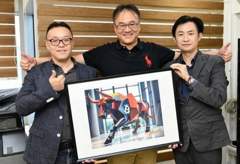 ▲北科大資訊與財金管理系力拼金融三軸轉型,落實普惠永續金融。教授吳牧恩(左一)、主任吳斯偉(左二)與主任鍾建屏(右一)。(圖/北科大提供)