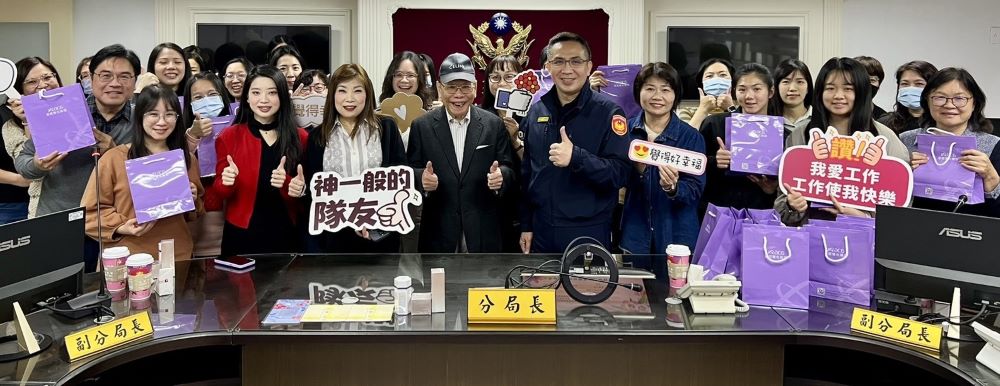 《圖說》海山分局為慶祝國際婦女節,推動性別平等,今日與知名化妝品牌集團合作,至分局向女性警員表達感謝。〈海山分局提供〉