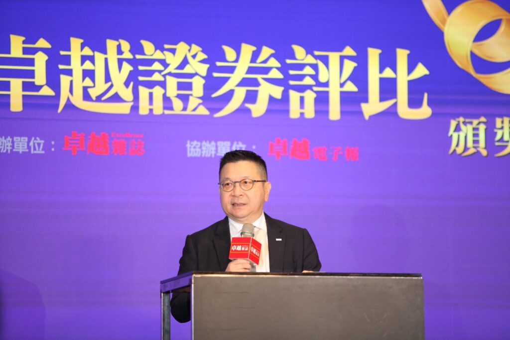 台灣證券交易所林修銘董事長提到,過去一年證券市場表現亮眼,總交易值近100兆,隨著全球發展,證交所以打造國際級資本市場為目標,落實普惠金融及友善投資環境為使命。