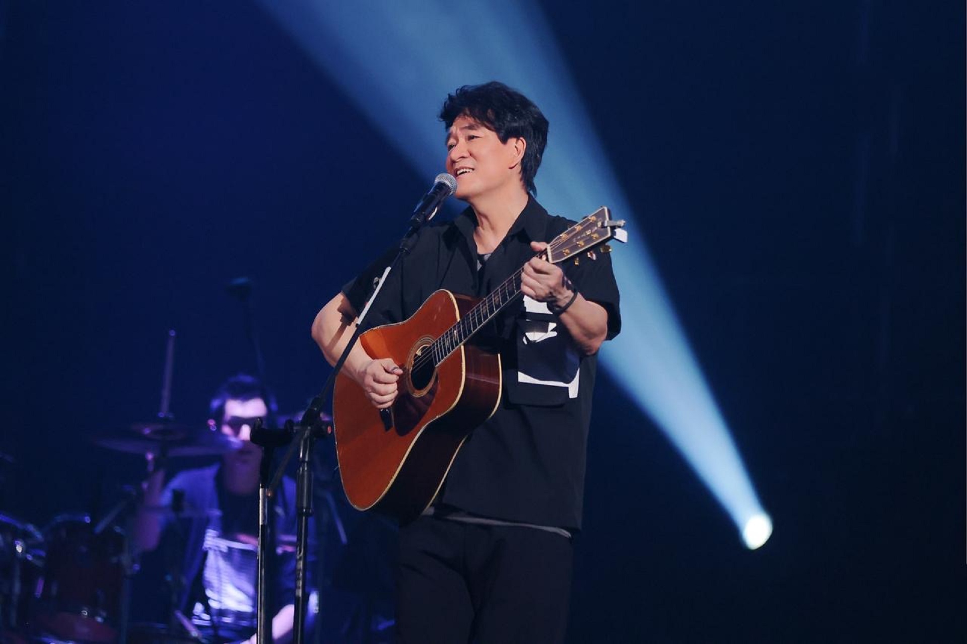 周華健的人氣曾席捲整個東亞華語地區，他的歌曲廣為傳唱。