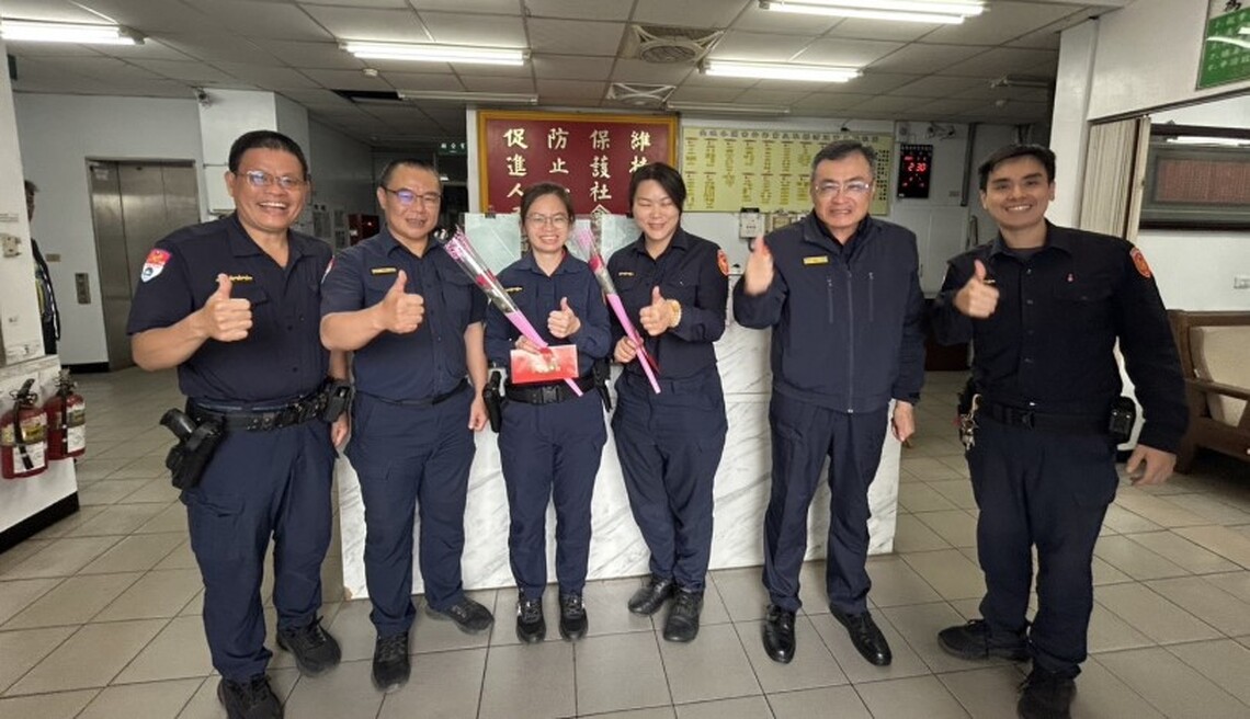 高雄港警總隊歡慶婦女節   總隊長親贈禮品表達敬意