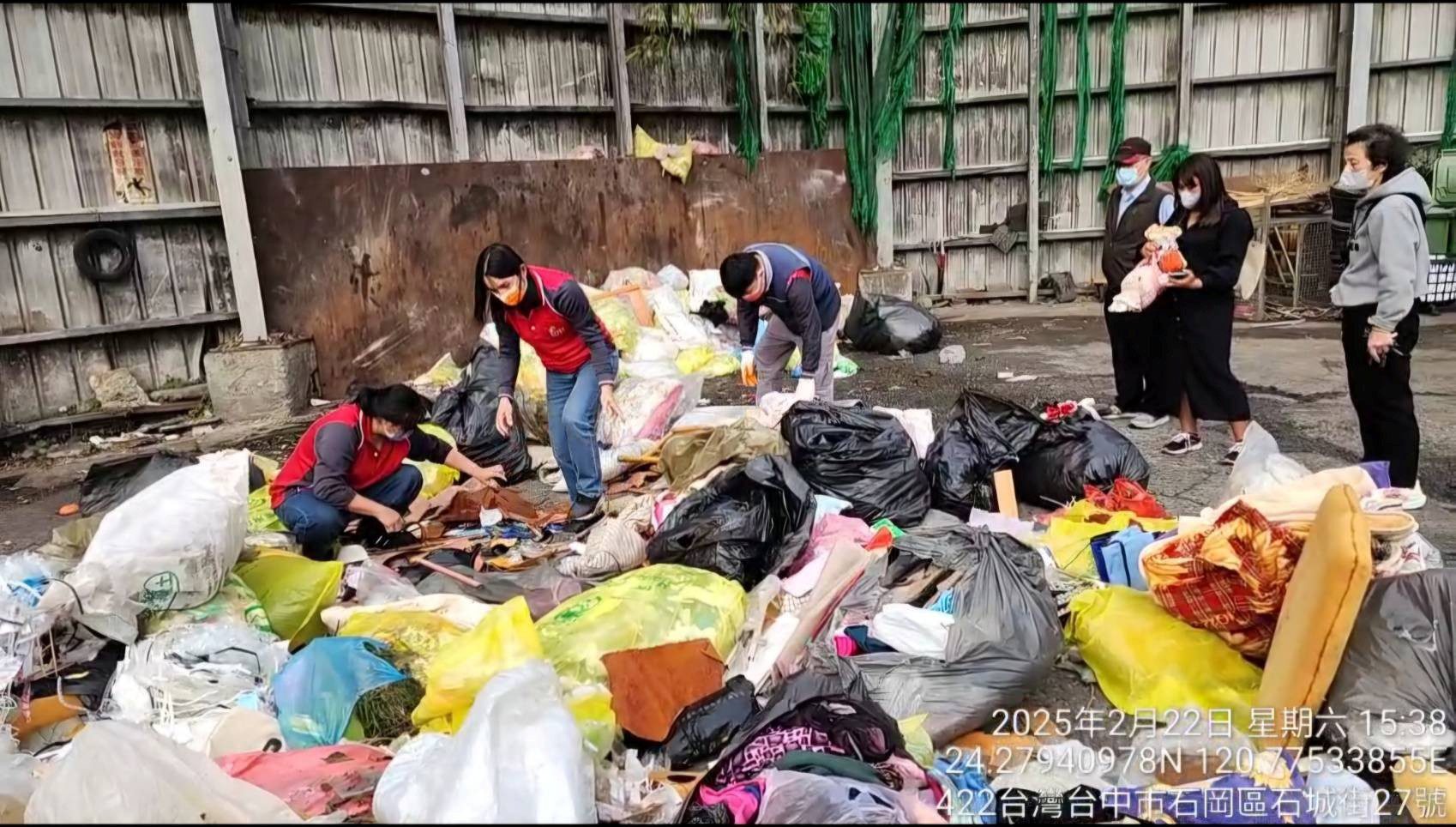 台中石岡清潔隊暖心協助　地毯式搜索垃圾車尋回失物獲讚賞