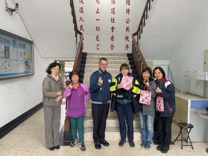 楊梅警感謝女力付出 婦女節前夕贈貼心禮物 80 S 73736202