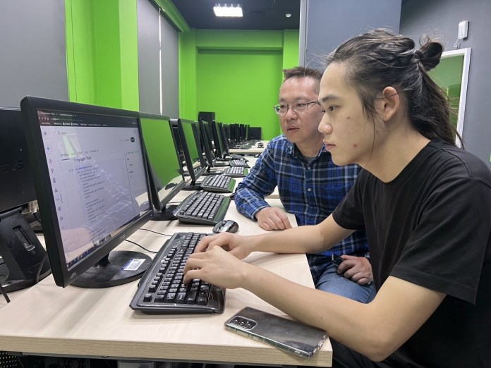 龍華科大培育專業人才有成 學子AI競賽勇奪Kaggle銀獎 74 15454684 2