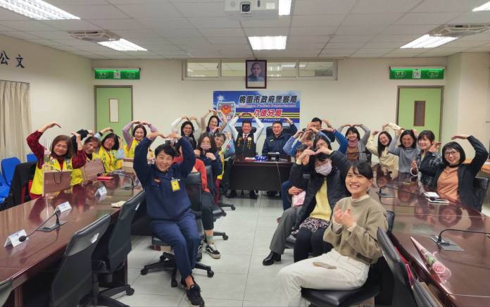 婦女節暖心祝福 八德警分局贈禮慰勞女性同仁與志工 52 755156 0