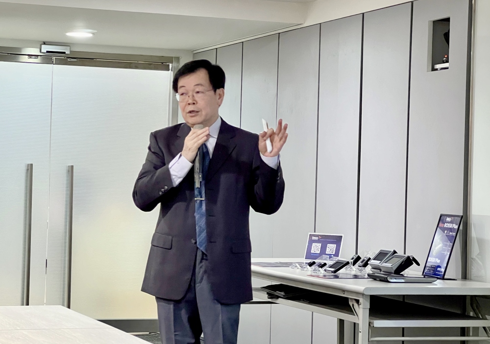 ▲映智科技董事長 黃文權深入說明系列產品的獨特競爭優勢。(圖/映智科技提供)