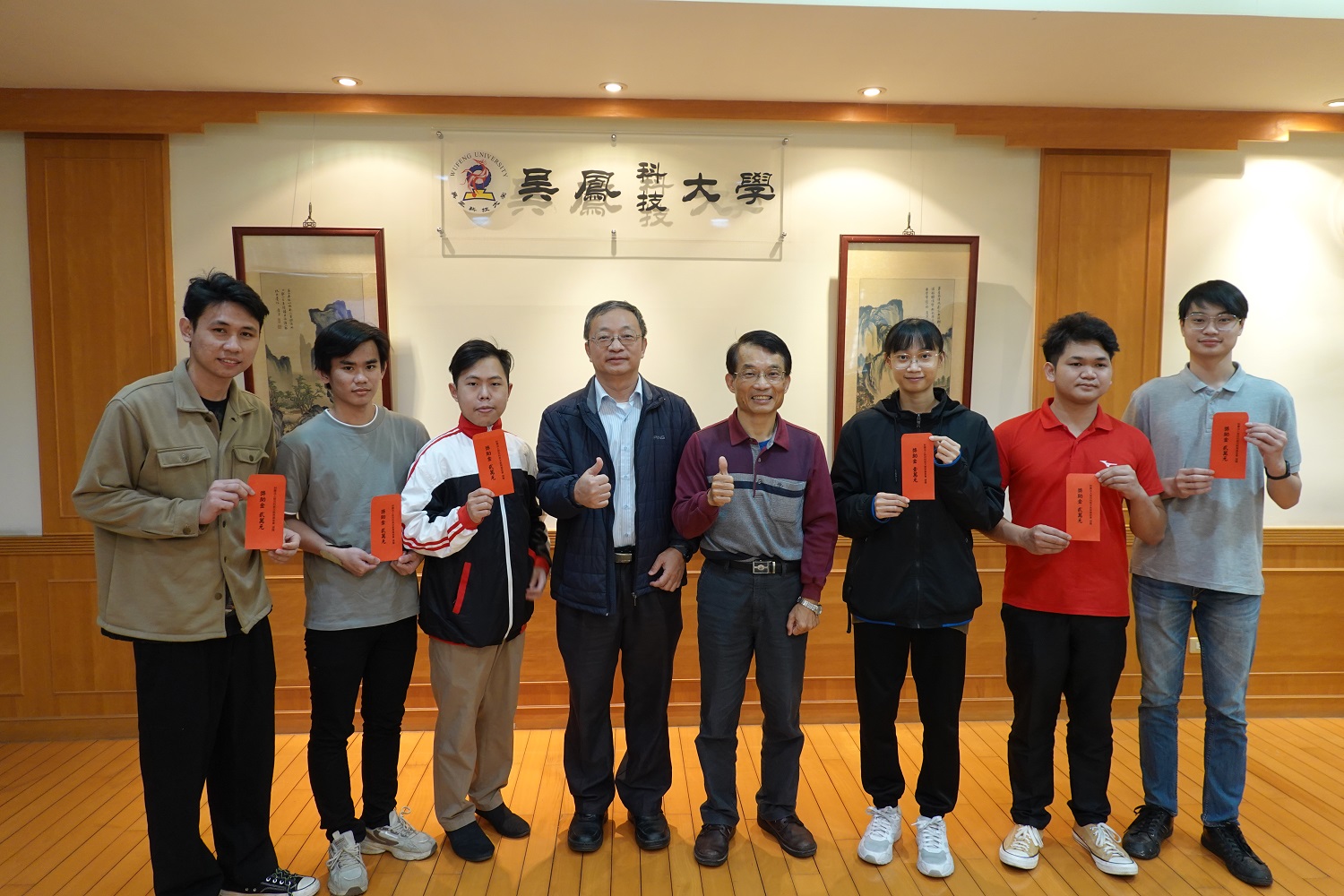 逆境學習表現優異 8科大生受獎表揚 - https://www.watchmedia01.com