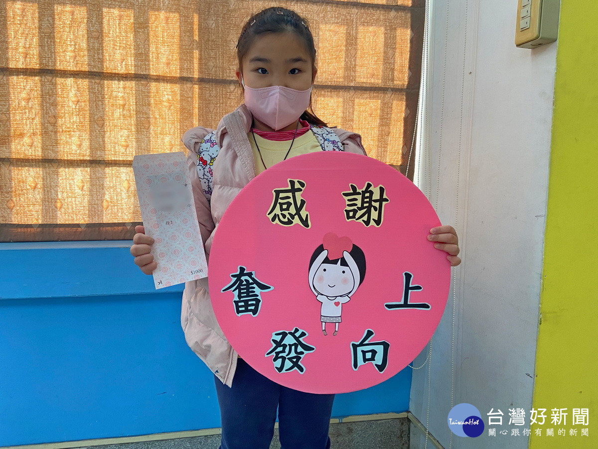 企業捐贈獎助學金讓家扶學童努力向學。（南投家扶提供）