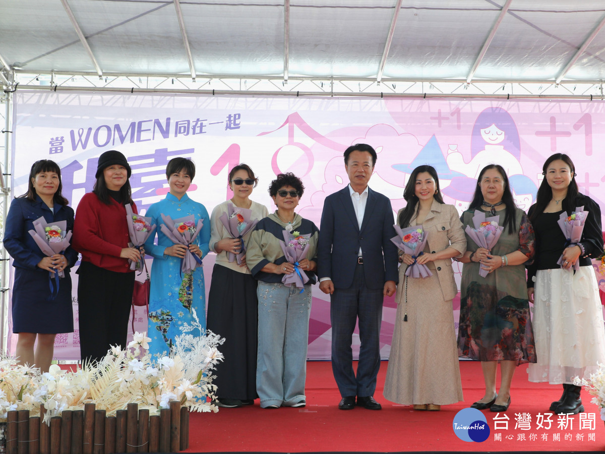 嘉義縣社會局舉辦「當Women同在一起 我嘉1」婦女節活動，縣長翁章梁表揚8位傑出女性／嘉義縣府提供