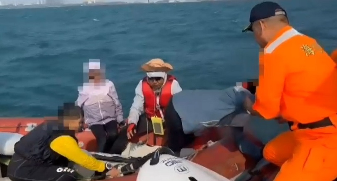 海巡隊即時救援 13名風帆漂流者安全返岸
