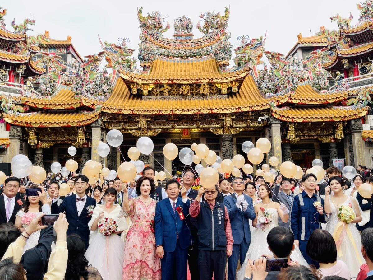 ▲2025大甲媽集團婚禮,宗教祝福執子之手與子偕老(圖/記者顏淑娟攝)