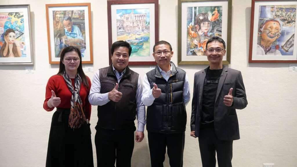 ▲明倫國中代理校長林宗仁表示，今年展覽的主題為「藝類」，取其「異類」的諧音，象徵美術班學生獨特的思維與創作方式。（記者林明佑攝）