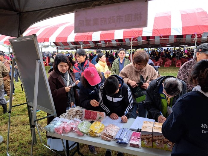 桃園植樹節活動熱鬧登場 張善政攜手女性青農共栽梔子花 82 IMG 1805