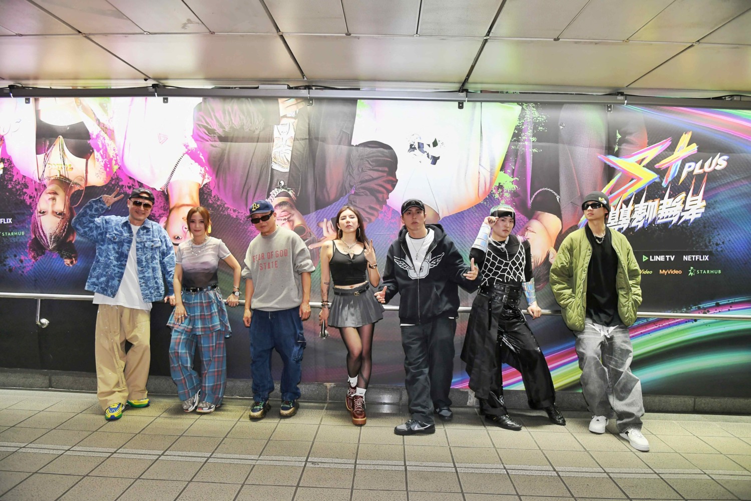 左起-張瑞哲、黃美珍、李康生、NIKE老師、田一德老師、徐百川老師、金陽。(圖/《S+PLUS巔峰舞者》提供)