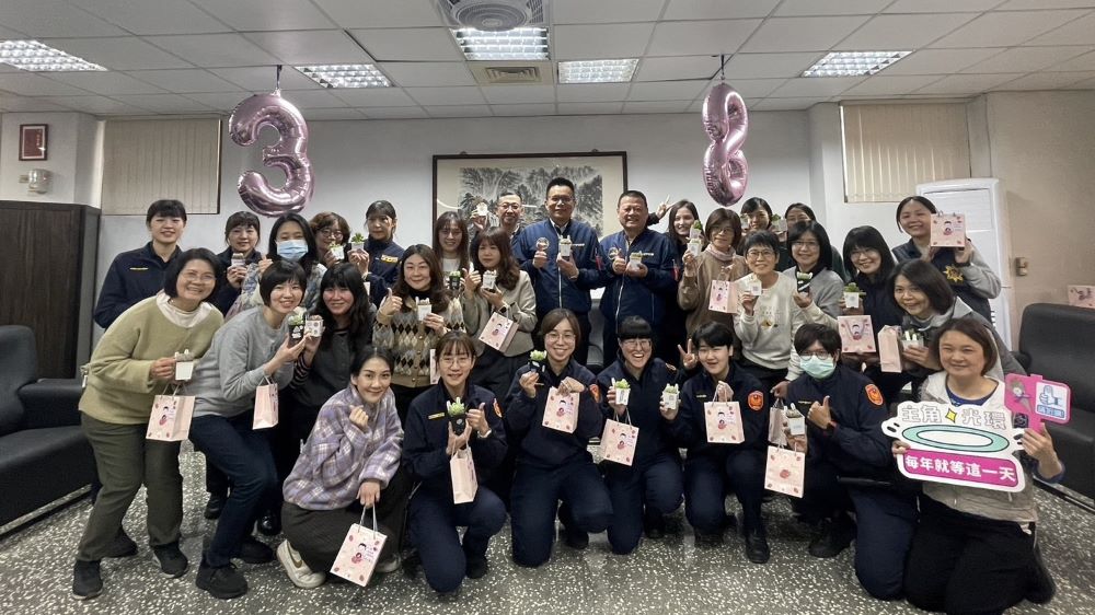 喜迎另類「父」女節   土城警長禮物溫馨又療癒